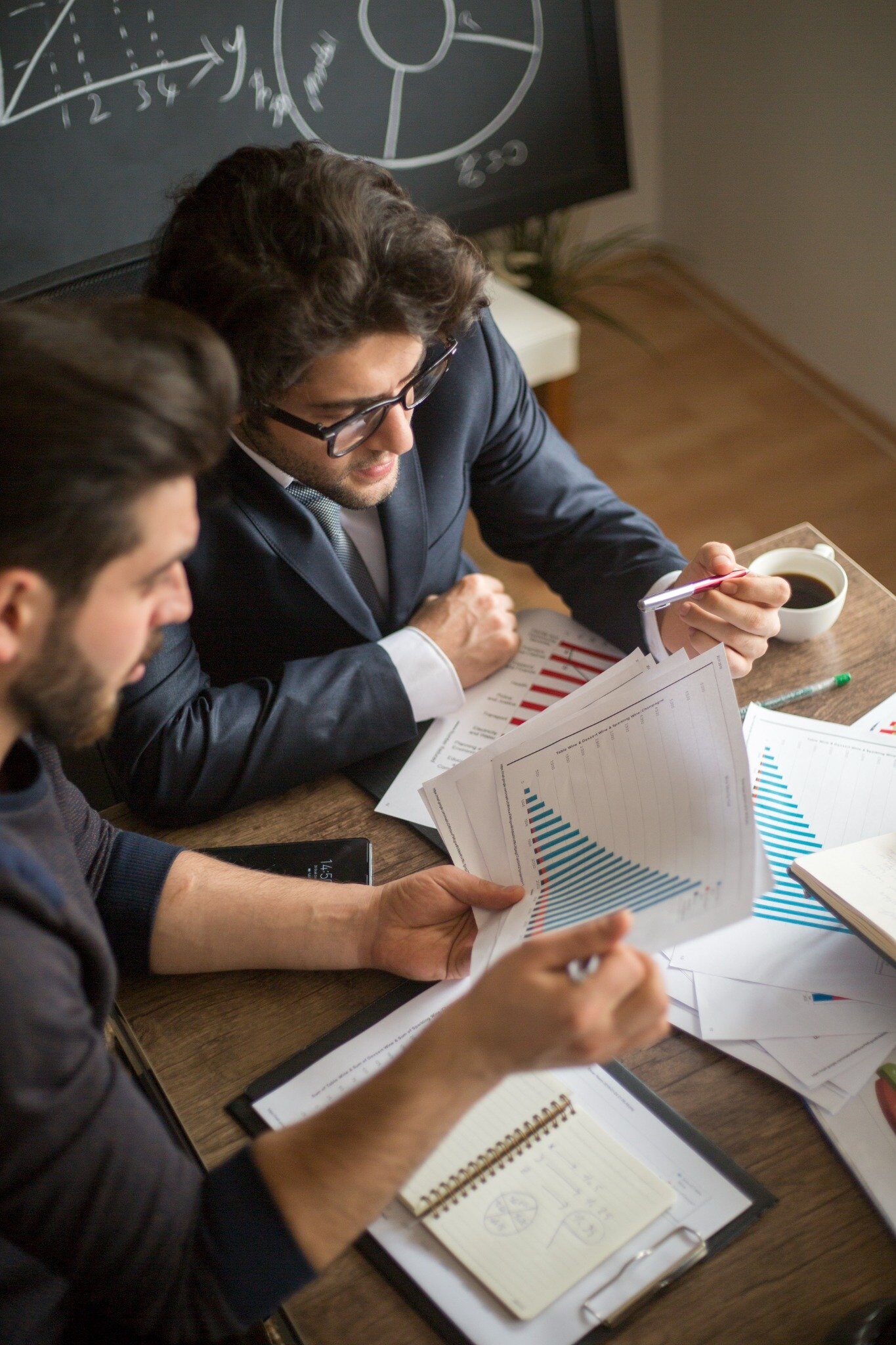 Hommes bureau - Sinari Network